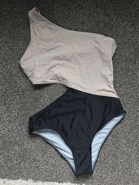 Two-Tone One-Shoulder Swimsuit - Blush & Black